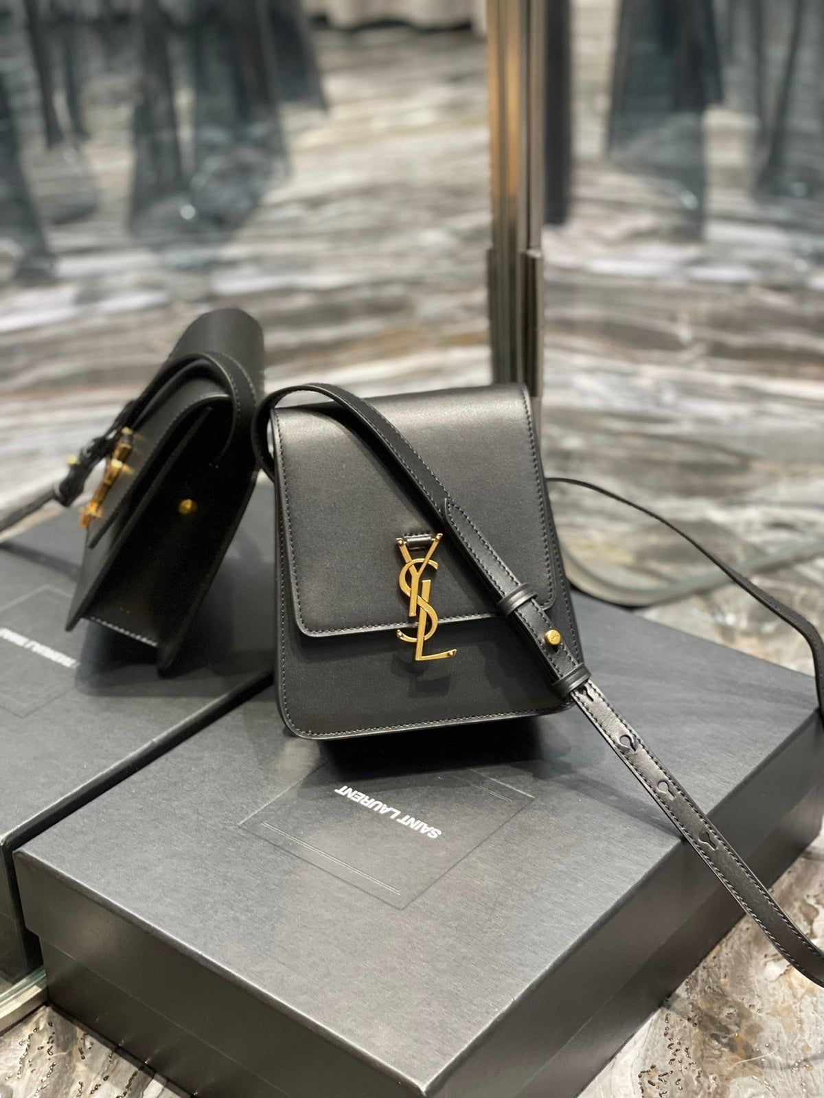 KAIA 18 HANDBAG IN BLACK CALFSKIN