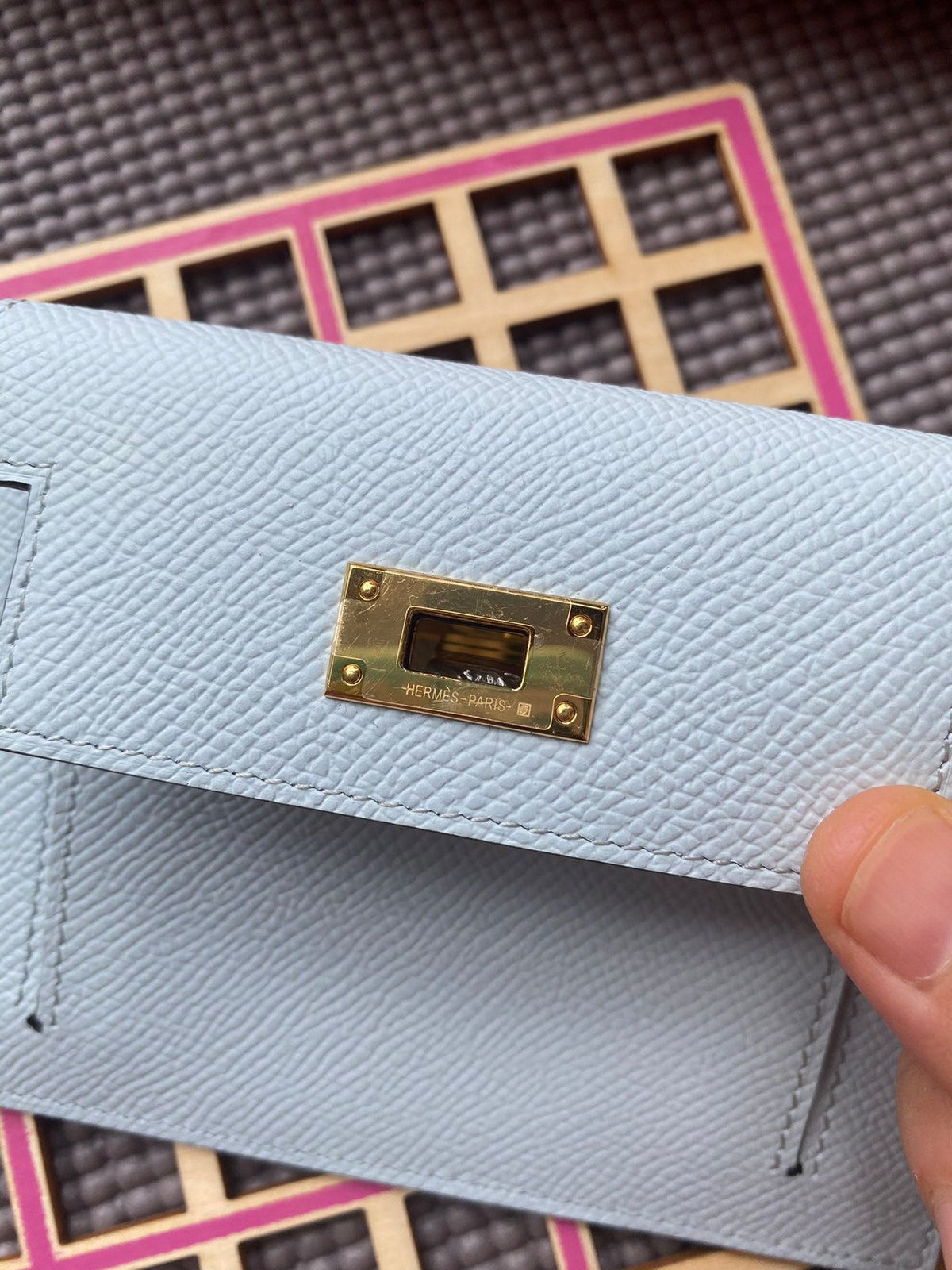 HERMES Kelly Pocket 13.5 Light Grey Epsom Ghw