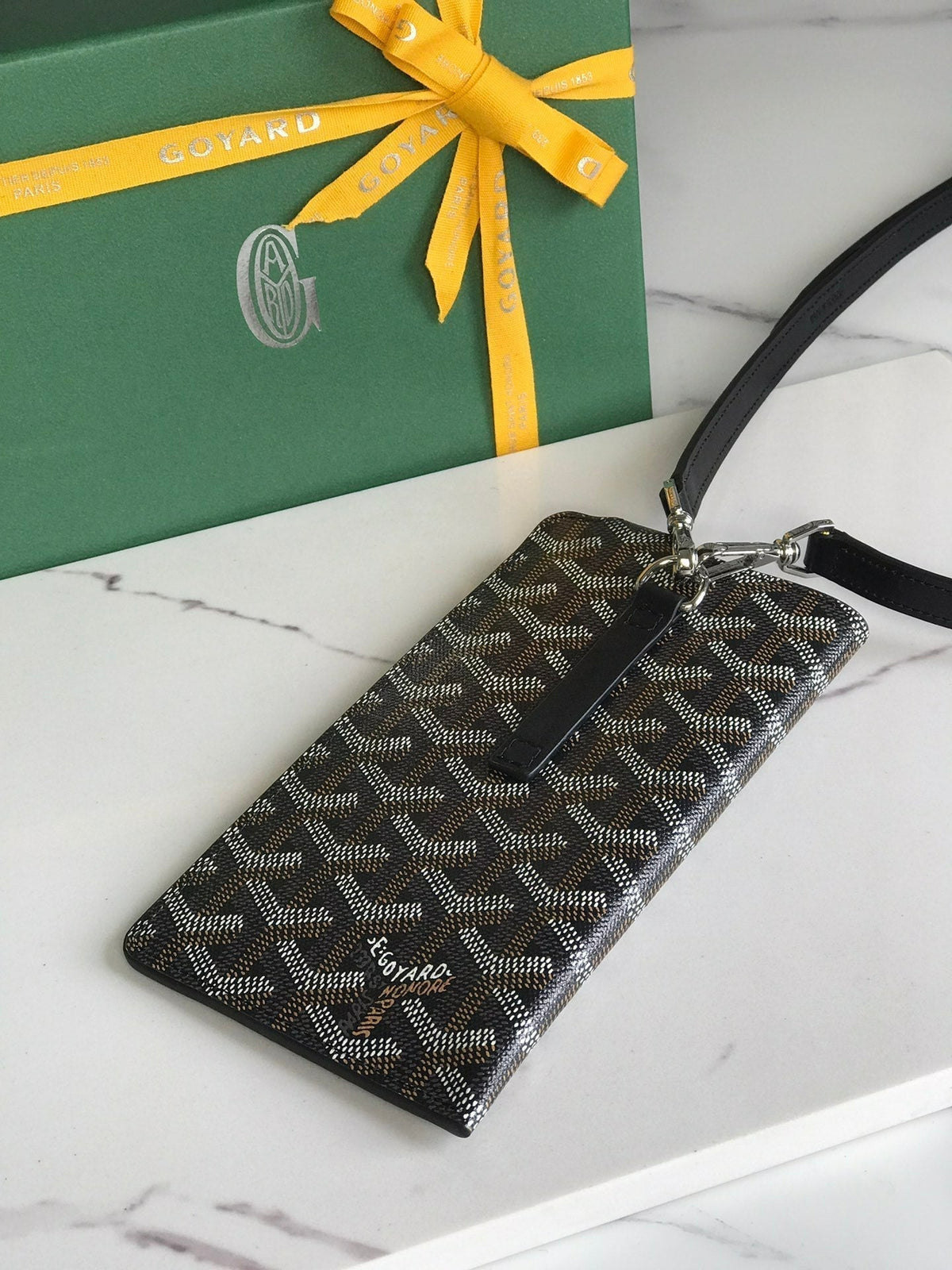 MONTMARTRE GM CASE 18 IN BLACK GOYARDINE CANVAS
