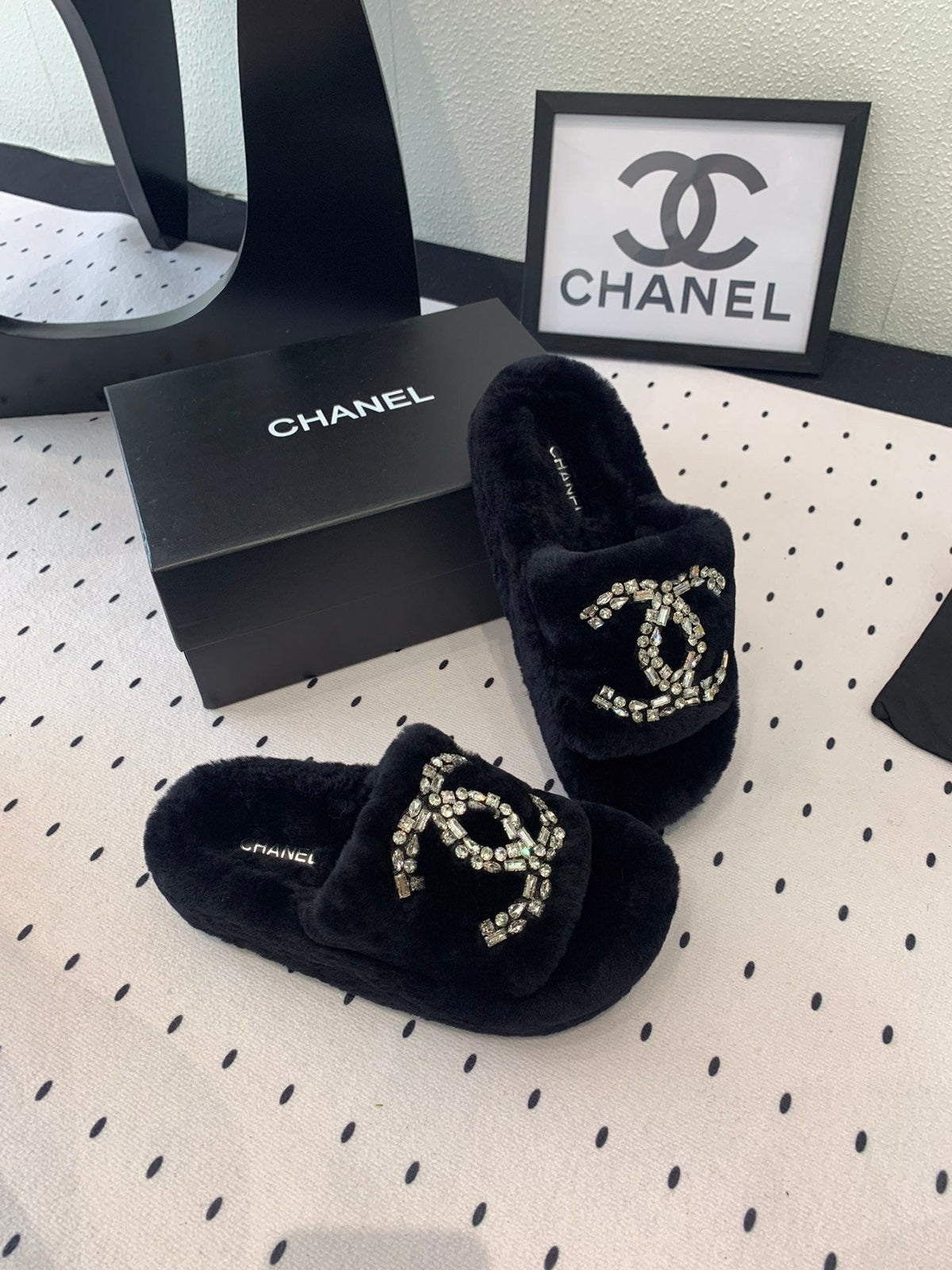 CHANEL THICK-SOLED SLIPPERS IN BLACK SHEEP WOOL