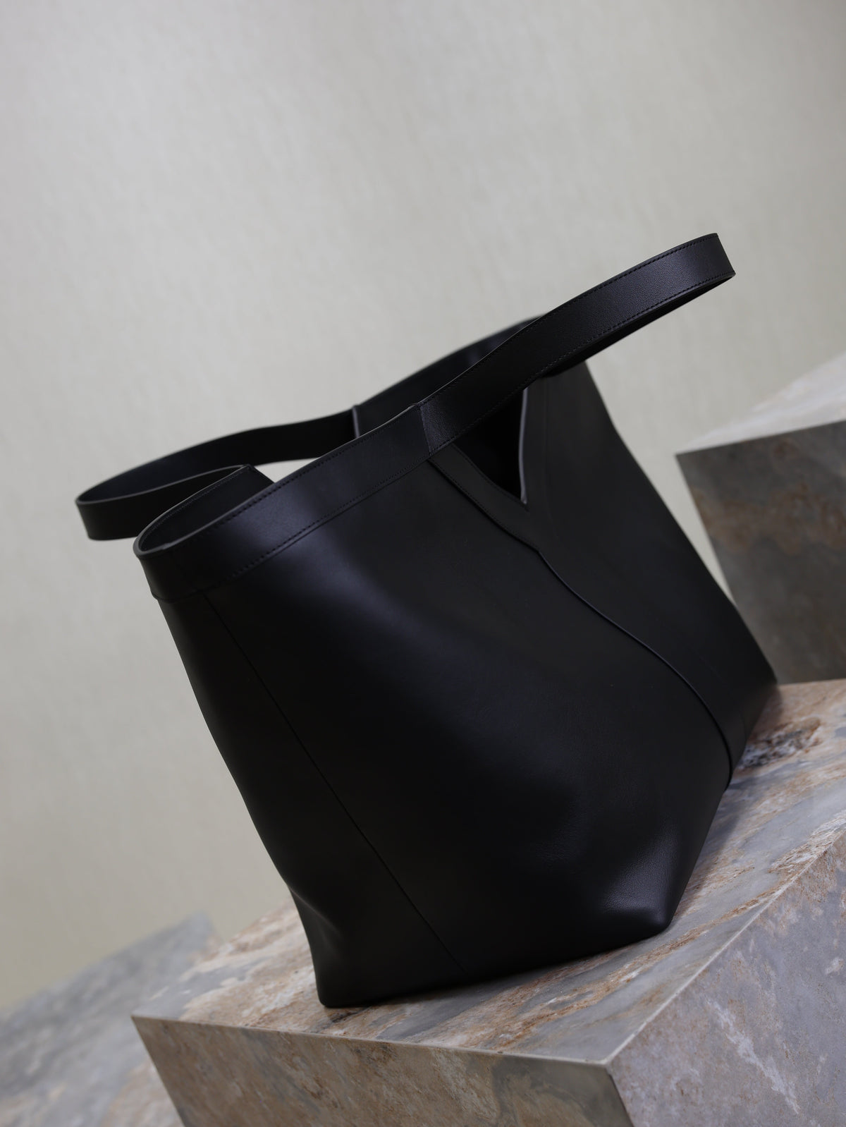 YSL 25S Y TOTE 50 IN BLACK CALFSKIN GOLD HARDWARE