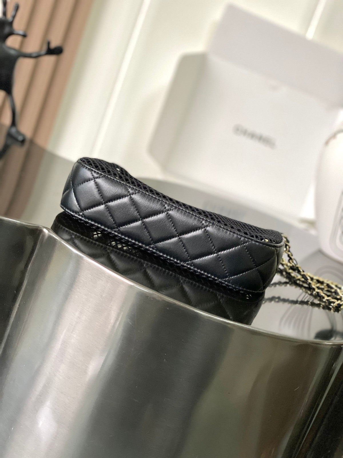 CHANEL 25S CLUTCH WITH CHAIN 20 CM IN BLACK LAMBSKIN WITH GOLD HARDWARE
