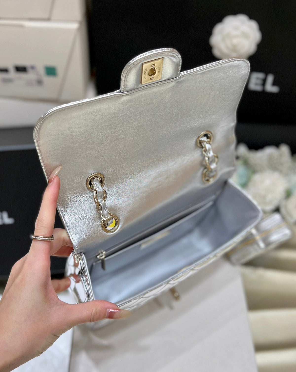 CHANEL 25S  STAR SILVER 23 IN METALLIC SILVER CALFSKIN