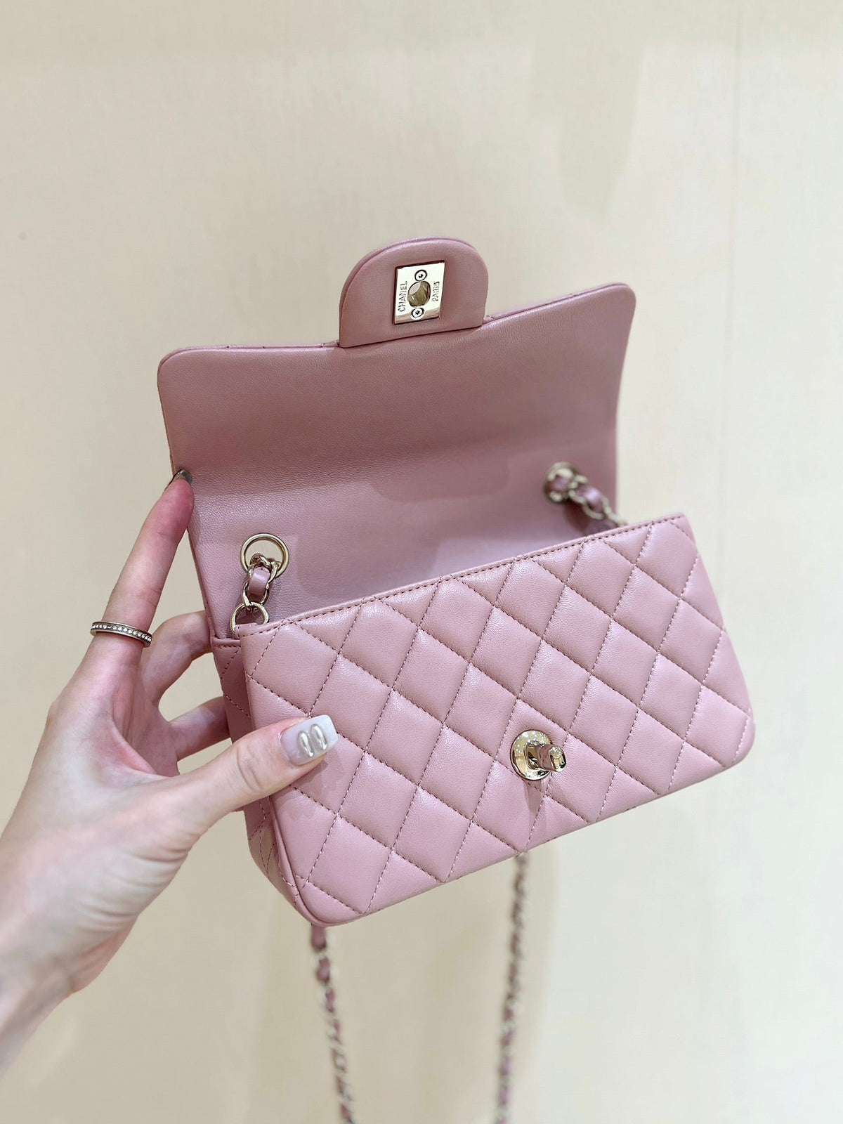 CHANEL 25S FLAP BAG 20 CM IN LIGHT PINK LAMBSKIN WITH GOLD HARDWARE