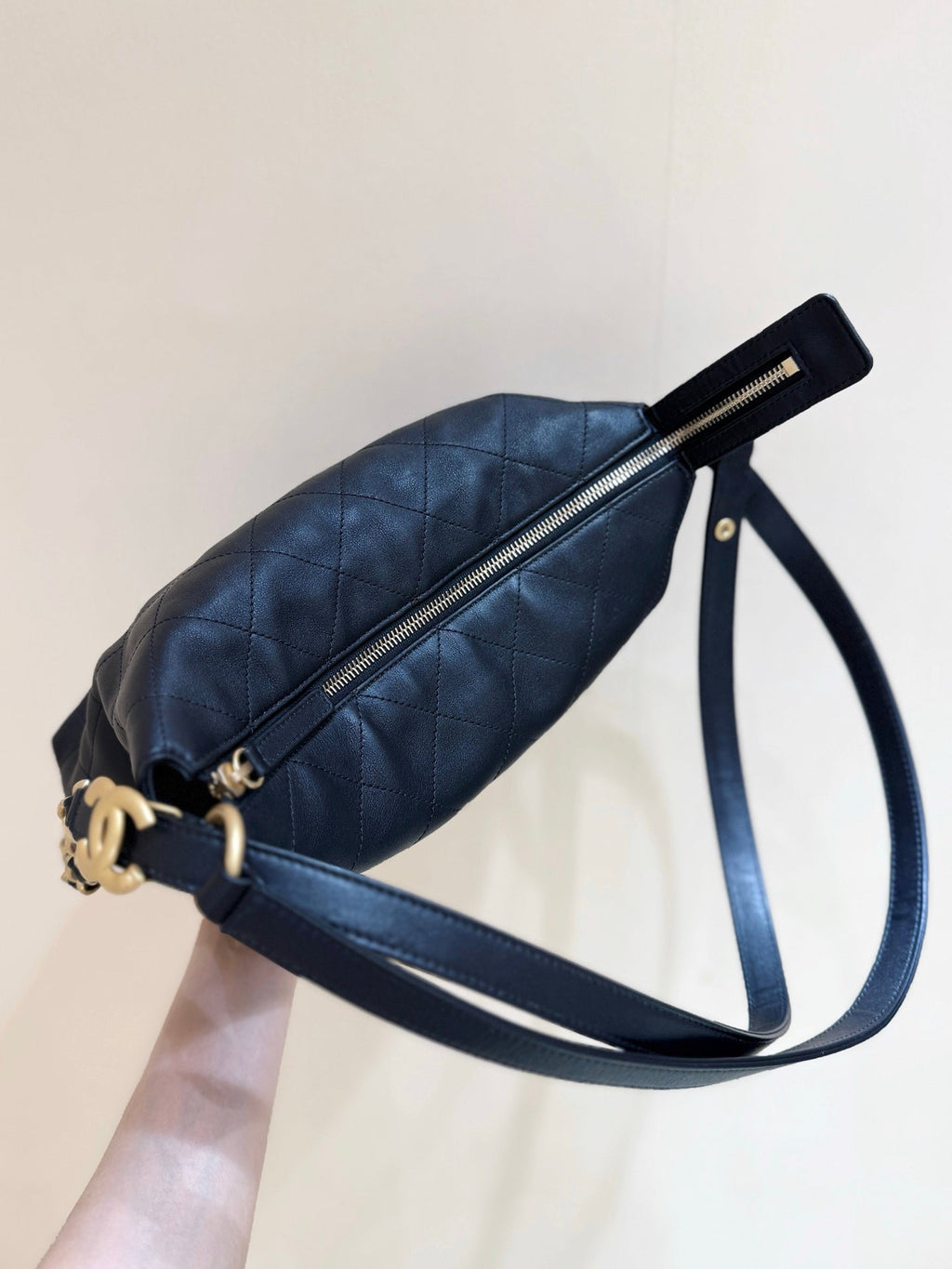 CHANEL 25S MINI MAXIUM OLD HOBO BAG 31 IN BLACK CALFSKIN